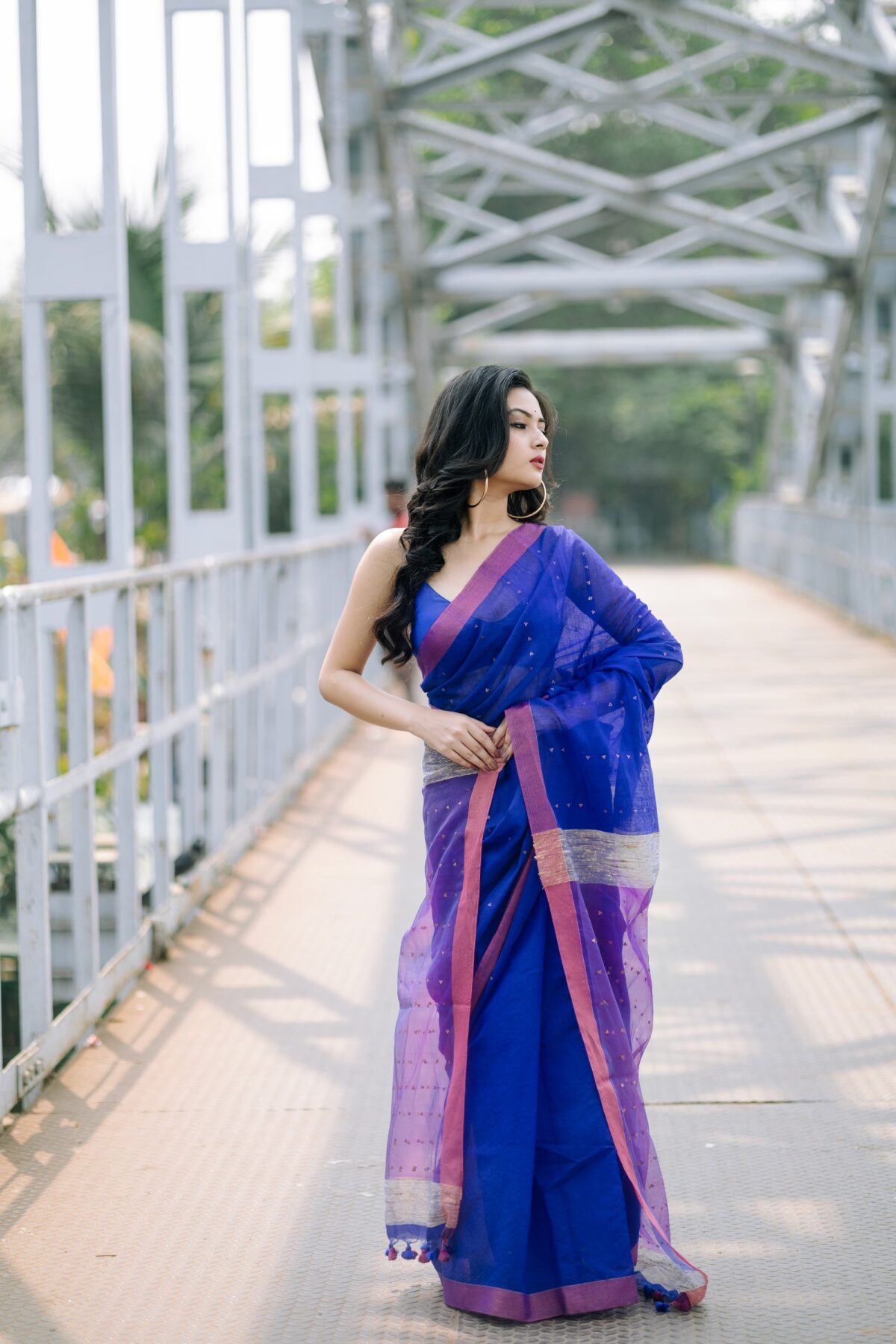 The aqua blue pure matka with a contrast baby pink & beige ghicha pallu with whole body sequence work - Image 3