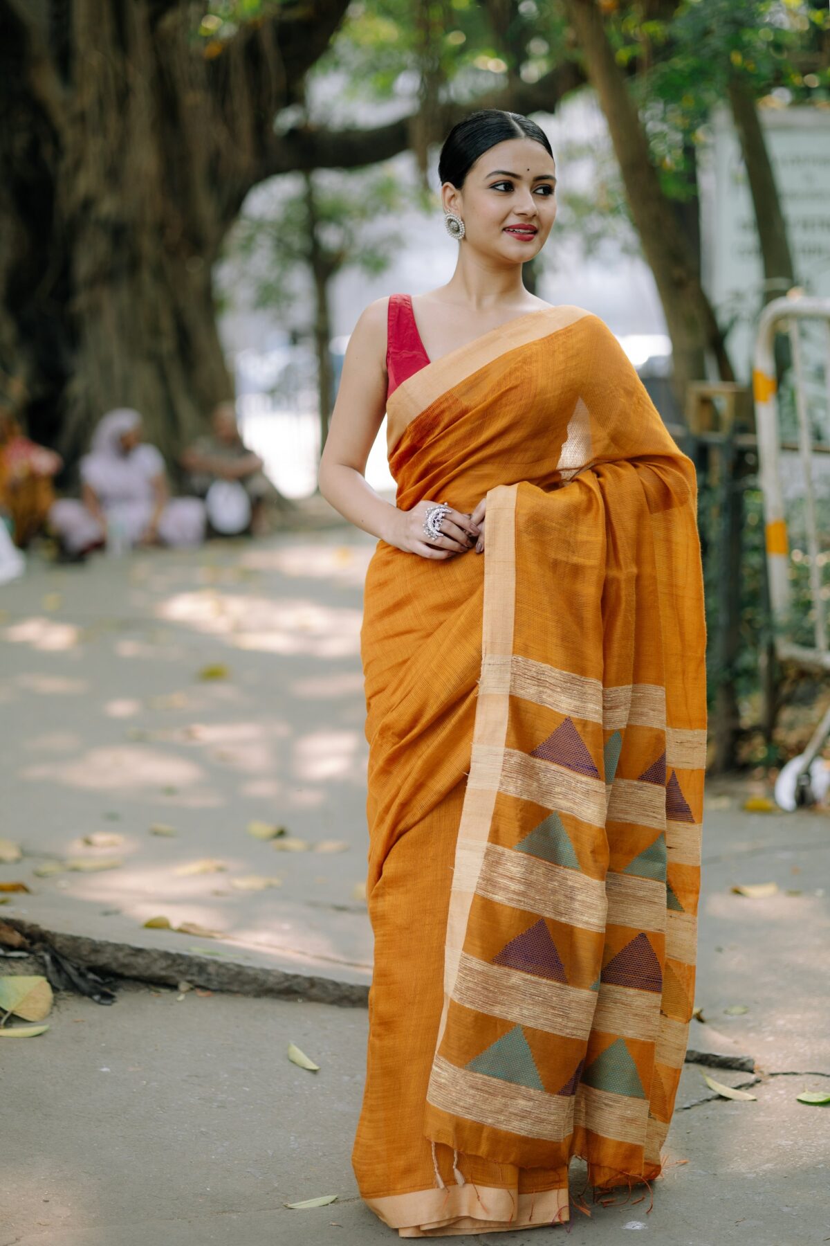 pure linen handloom with yellow ochre body in contrast beige border - Image 2