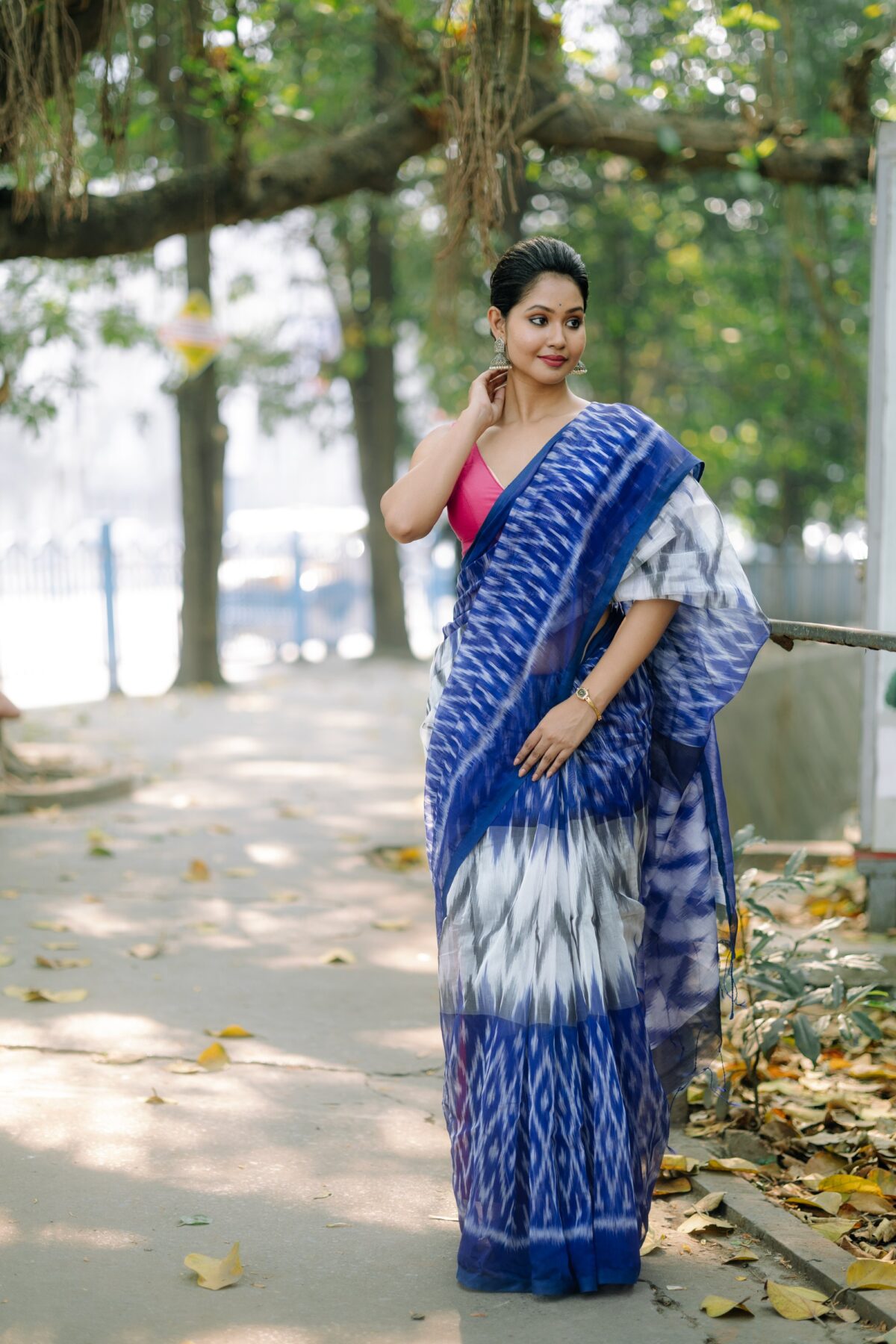 pure cotton ikkat in blue white patli pallu style