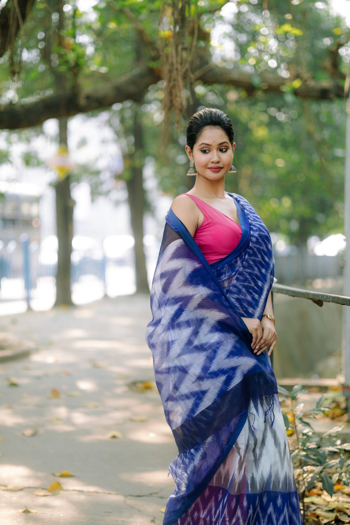 pure cotton ikkat in blue white patli pallu style - Image 3