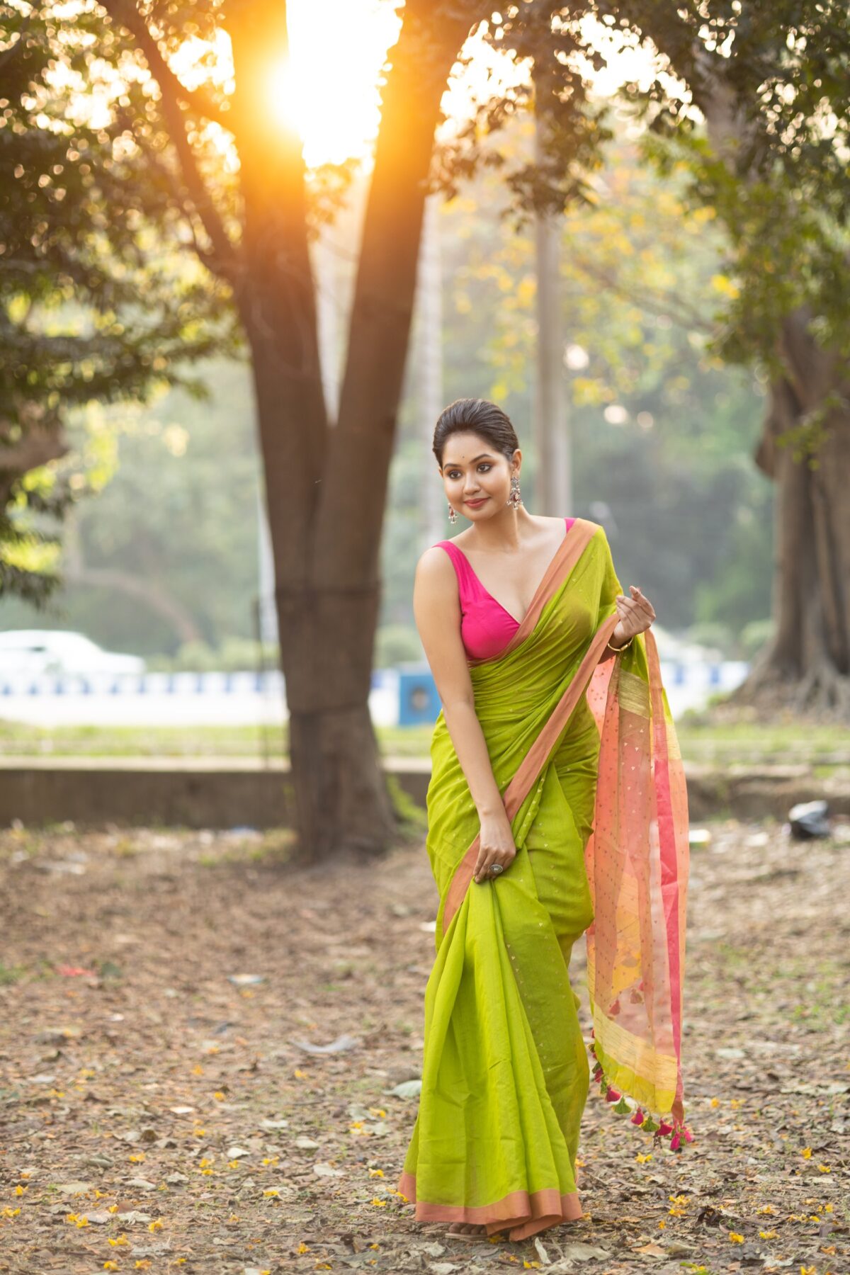 leafy green pure matka with contrast red & beige ghicha pallu with whole body sequence work - Image 3