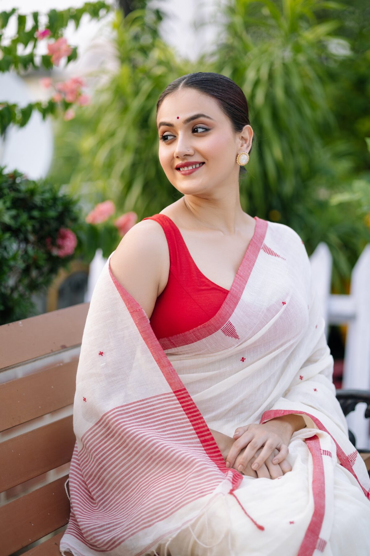 red & white  jamdani motif pure cotton handloom